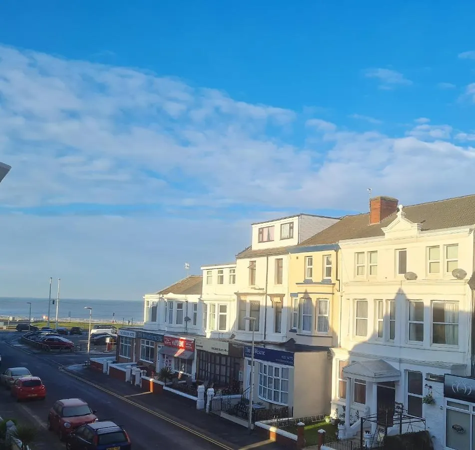 Beverley Dean - Children Over 5 Years Welcome - Continental Breakfast Blackpool Bed & Breakfast