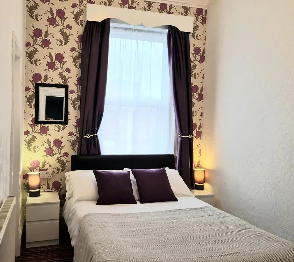 Beverley Dean - Children Over 5 Years Welcome - Continental Breakfast Blackpool 3*,