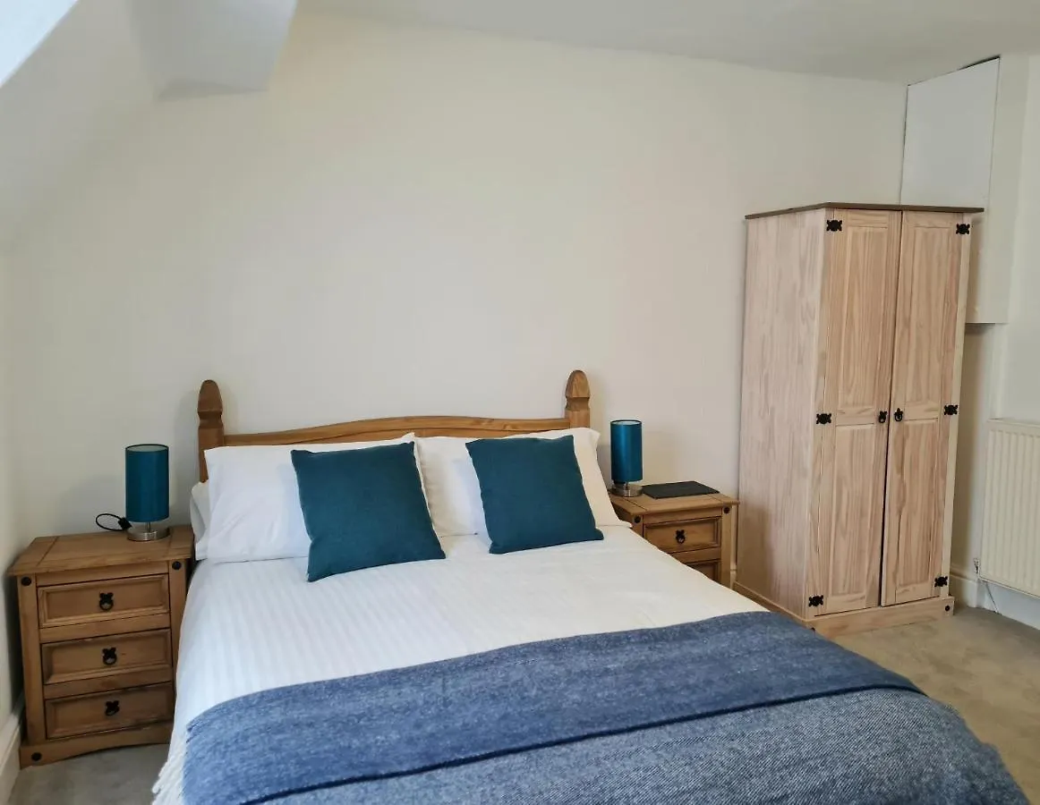 Beverley Dean - Children Over 5 Years Welcome - Continental Breakfast Blackpool Bed & Breakfast
