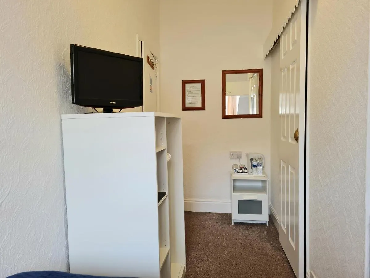 Beverley Dean - Children Over 5 Years Welcome - Continental Breakfast Blackpool United Kingdom