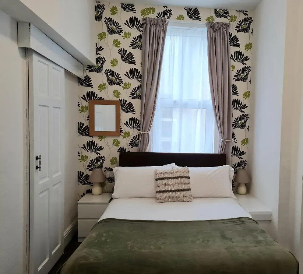 Beverley Dean - Children Over 5 Years Welcome - Continental Breakfast Blackpool