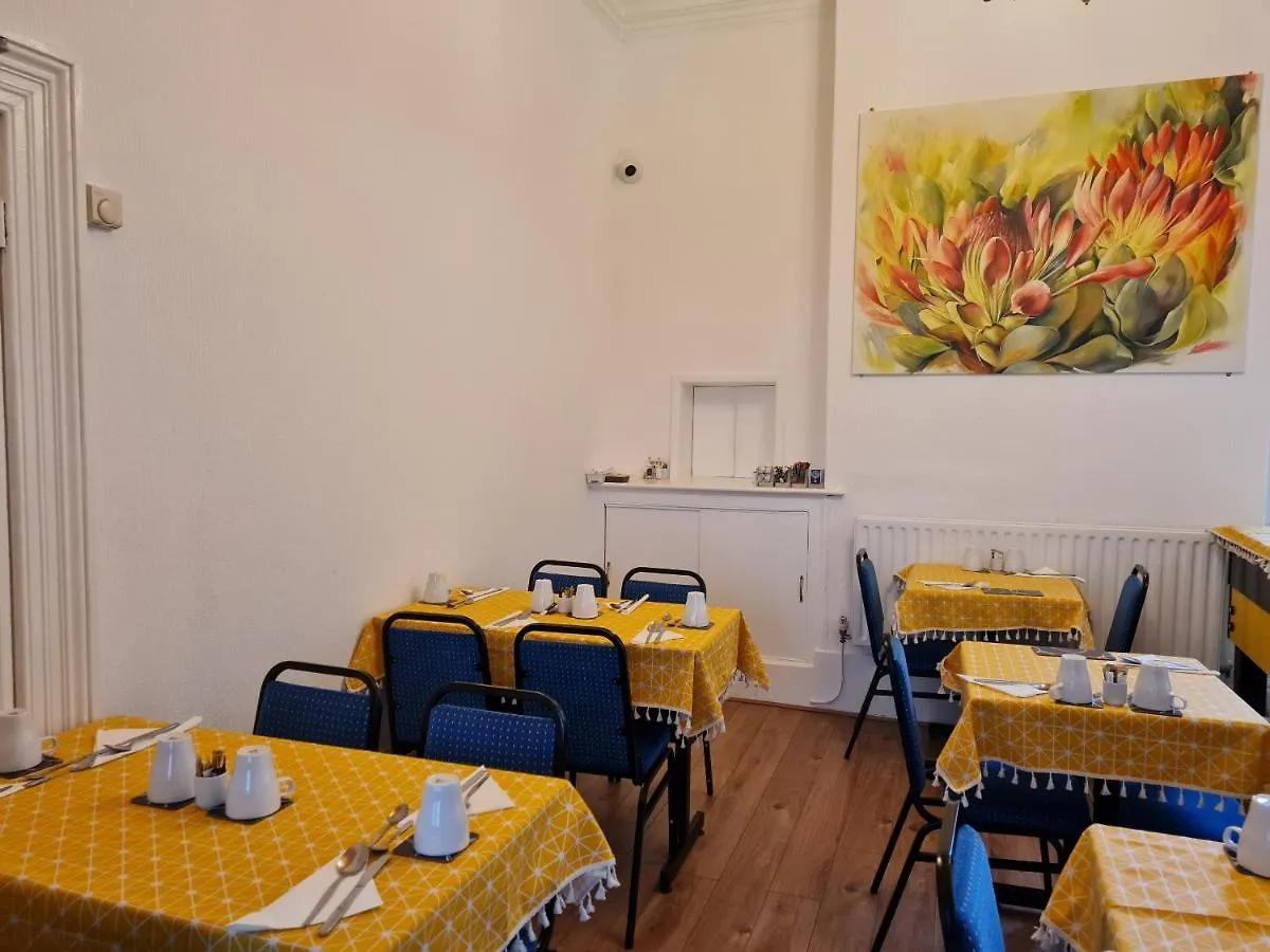Beverley Dean - Children Over 5 Years Welcome - Continental Breakfast Blackpool