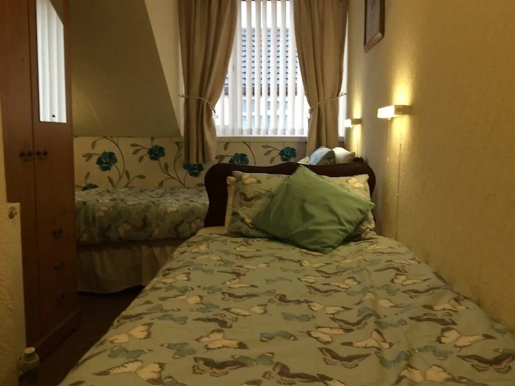 Beverley Dean - Children Over 5 Years Welcome - Continental Breakfast Blackpool Bed & Breakfast