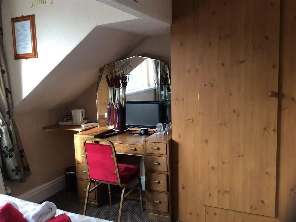 *** Bed & Breakfast Beverley Dean - Children Over 5 Years Welcome - Continental Breakfast Blackpool United Kingdom