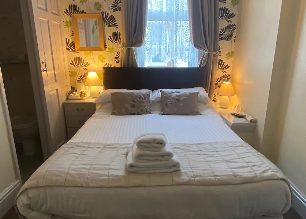 Beverley Dean - Children Over 5 Years Welcome - Continental Breakfast Blackpool 3*,