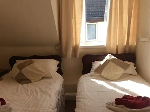 *** Bed & Breakfast Beverley Dean - Children Over 5 Years Welcome - Continental Breakfast Blackpool United Kingdom