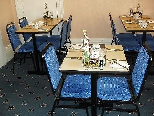 Beverley Dean - Children Over 5 Years Welcome - Continental Breakfast Blackpool Bed & Breakfast