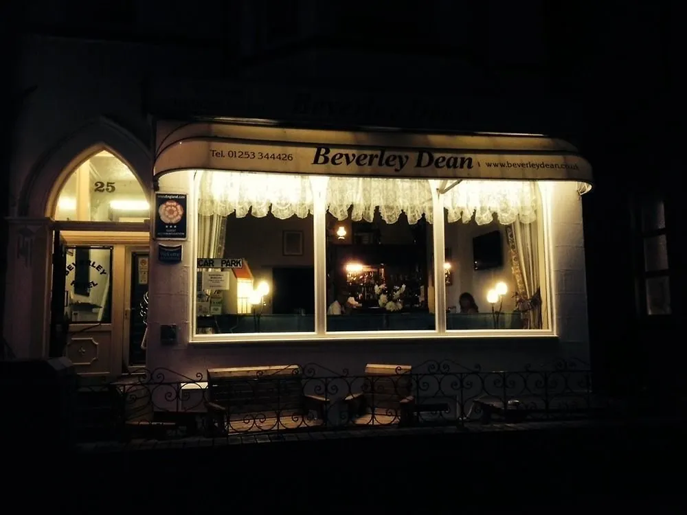 Beverley Dean - Children Over 5 Years Welcome - Continental Breakfast Blackpool Bed & Breakfast